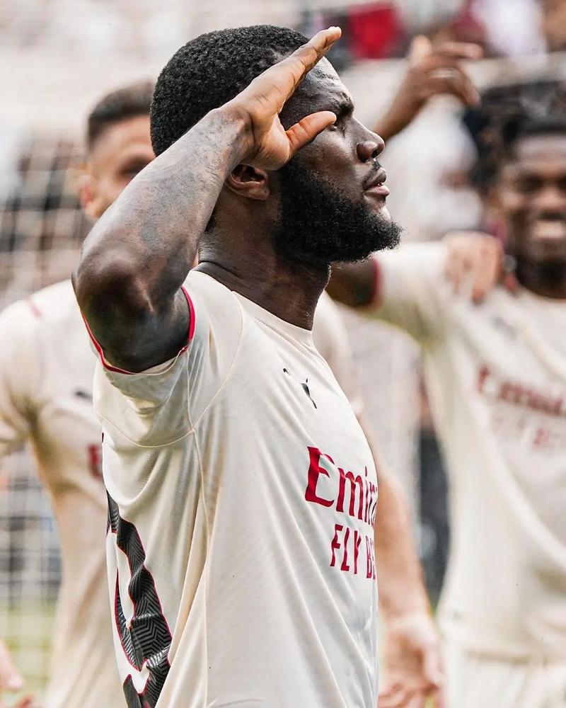 恩祖齐-马塔加盟中甲升班马深圳青年人（恩祖齐-马塔签约中甲新军深圳青年人）