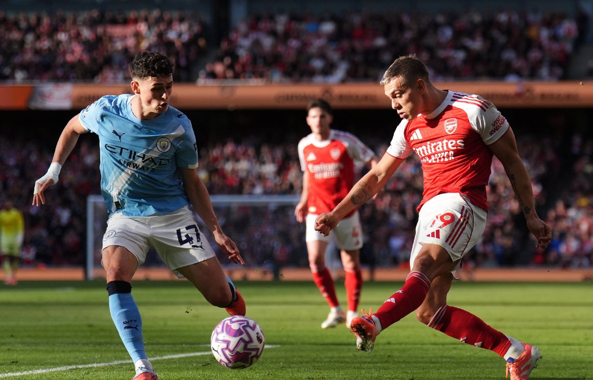 科隆vs圣保利：比尔特、卡明斯基首发，杰克逊-欧文、藤田让瑠奇马出战（科隆对阵圣保利：比尔特、卡明斯基首发，杰克逊-欧文、藤田让瑠、奇马登场）