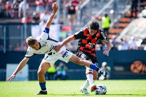 中国裁判马宁执法世界杯，曾判罚C罗梅西（中国裁判马宁将执法世界杯，曾吹罚过C罗与梅西的比赛）