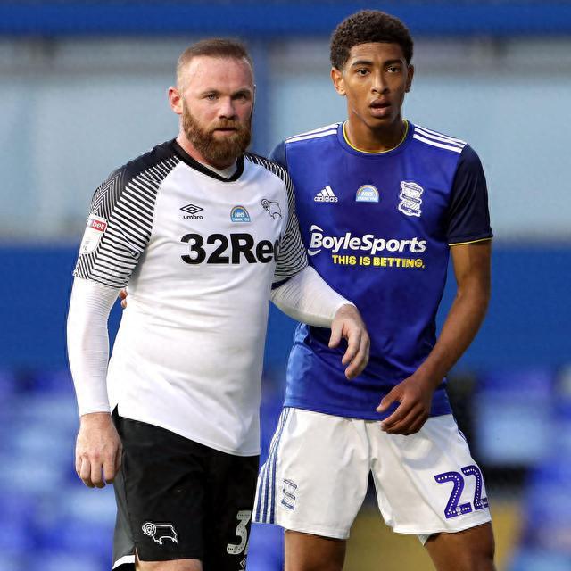 手感火热！小波特半场三分7中4，狂砍22分，带队领先对手（小波特手感爆棚：半场三分7投4中砍下22分，率队取得领先）