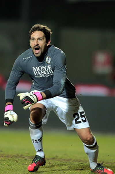 媒体人：CBA新赛季特许鞋名单仅剩胡明轩和赵继伟（仅剩胡明轩与赵继伟入选CBA新赛季特许鞋名单）