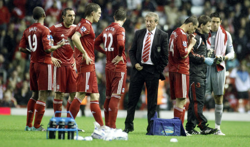 感谢恩师，出自崇明基地的海港球员将奖牌挂在徐根宝脖子上（致敬恩师，海港崇明出身球员将奖牌挂在徐根宝颈间）