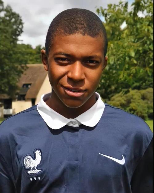 开拓者官方：主力中锋克林根因生病明日对阵雷霆出战成疑（开拓者官方：克林根因病，明日战雷霆出战存疑）