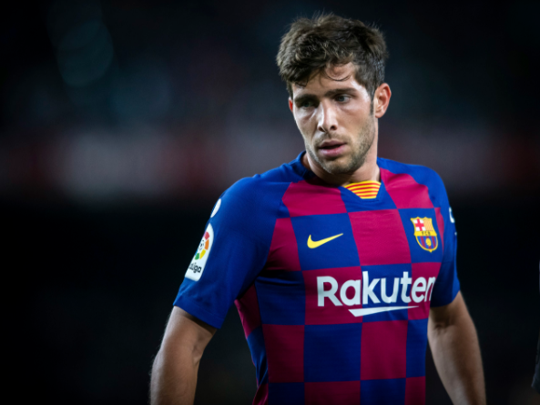 维持原判！布朗突破肘倒翟晓川后者阻挡 许利民交涉挑战也是失败（判罚维持！布朗突破肘击致翟晓川倒地判其阻挡，许利民挑战无果）